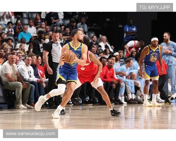 福克斯全能表现助力球队获胜16投9中贡献26分5篮板9助攻3抢断三分球命中率高